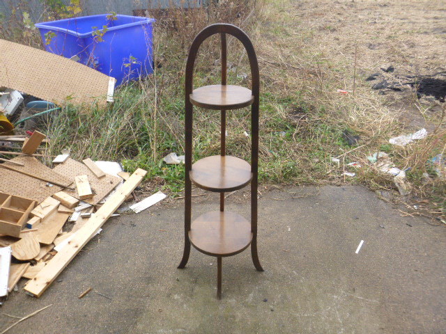 lot 40 image: Planter Stand