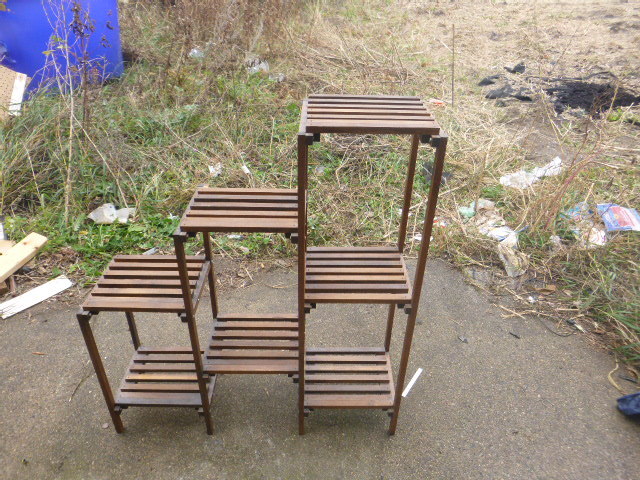 lot 41 image: Planter Stand