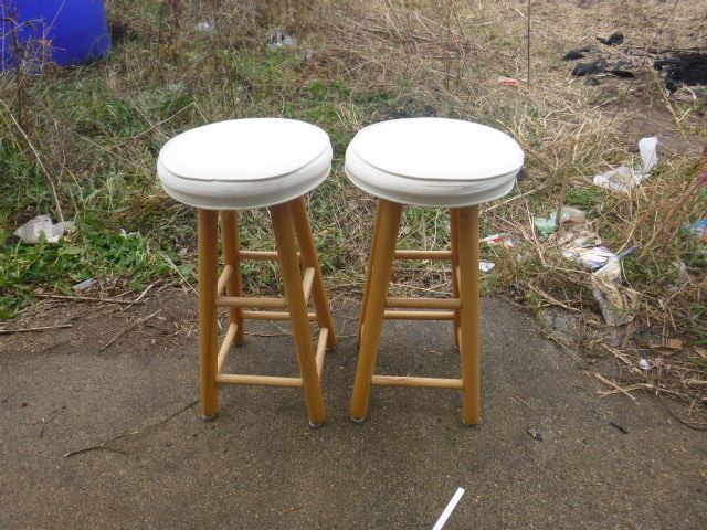 lot 43 image: 2 Bar Stools