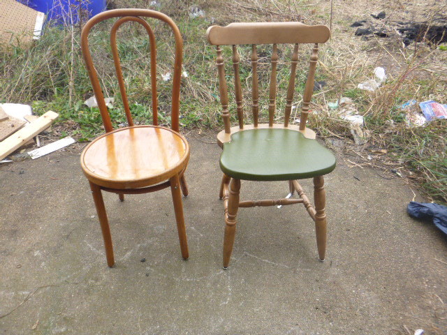 lot 46 image: 2 Kitchen Chairs
