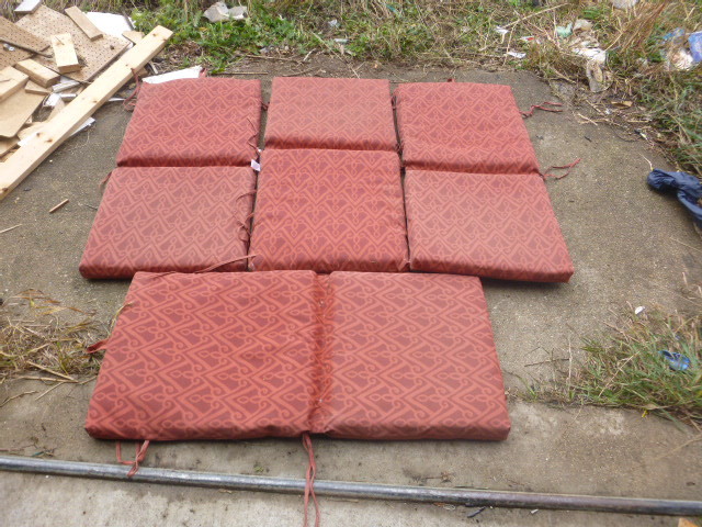 lot 47 image: 4 Patio Cushions