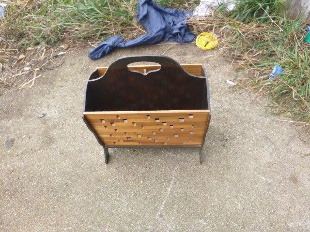 lot 48 image: Magazine Rack