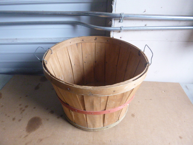 lot 72 image: Bushel Basket