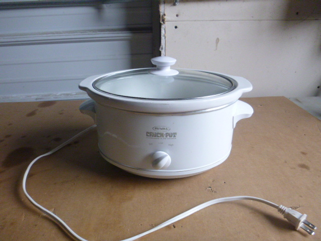lot 76 image: Rival Crock Pot