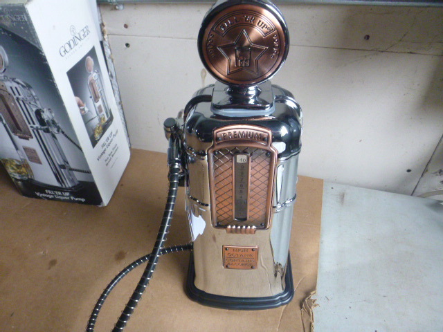 lot 83 image: Godinger Filler Up Liquor Pump