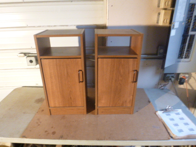 lot 92 image: 2 Small Cabinets