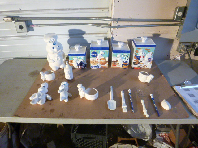 lot 98 image: Miscellaneous Pillsbury Dough Boy Items