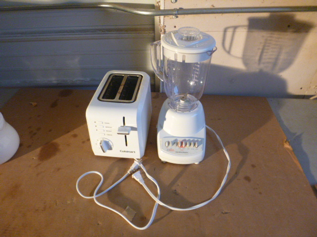 lot 99 image: Blender and Toaster