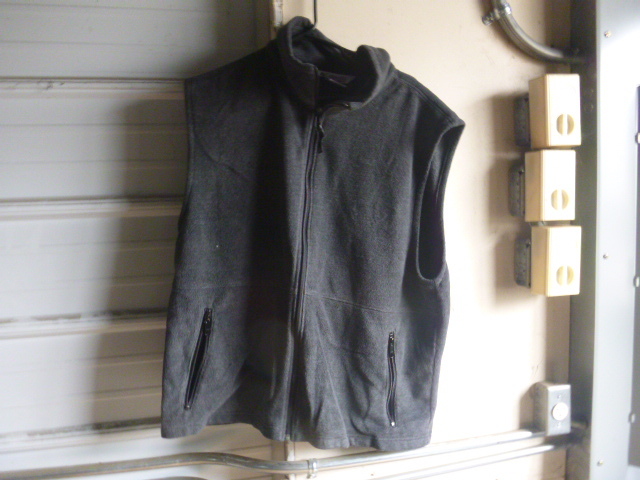 lot 127 image: Columbia Fleece Vest