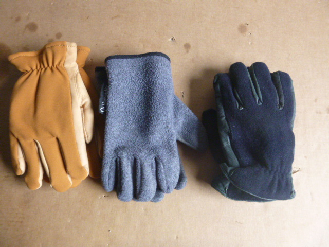 lot 129 image: 3 Pairs of Gloves