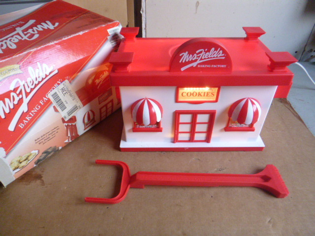 lot 154 image: Mrs. Fields Baking Factory
