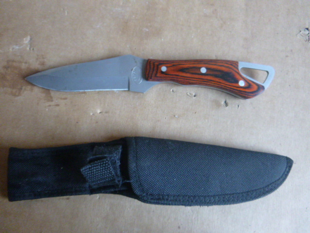 lot 156 image: Frost Cutlery Hunting Knife
