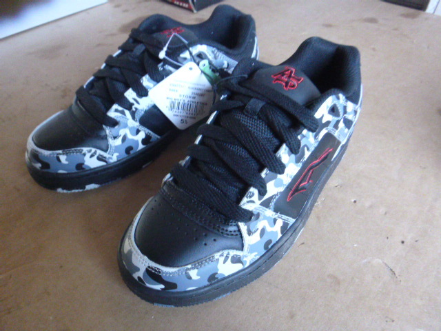 lot 164 image: New Air Speed Tennis Shoes