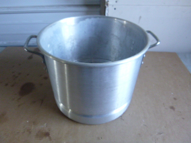 lot 174 image: Large Aluminum Pot