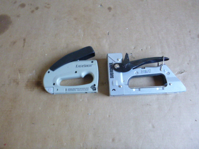 lot 180 image: 2 Hand Staplers