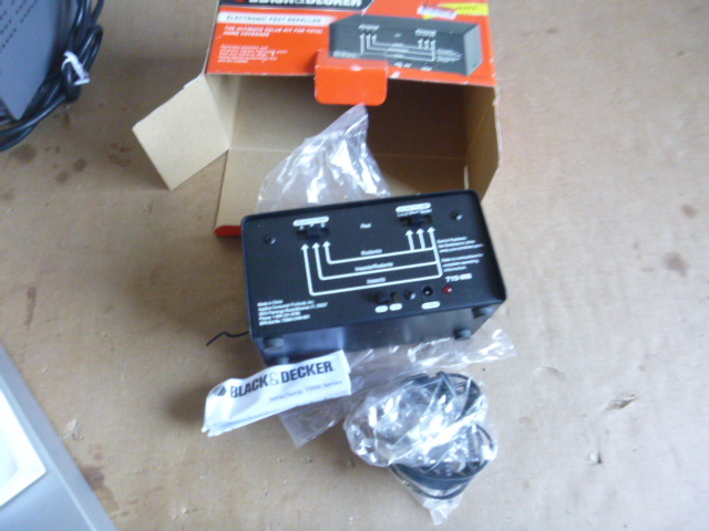 lot 186 image: Black & Decker Electronic Pest Repeller