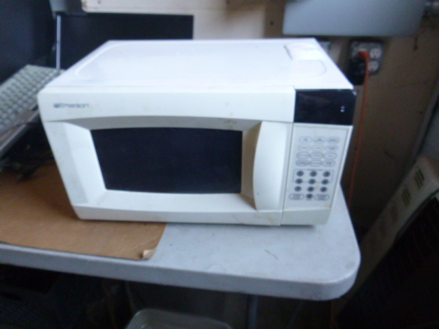 lot 187 image: Emerson Microwave