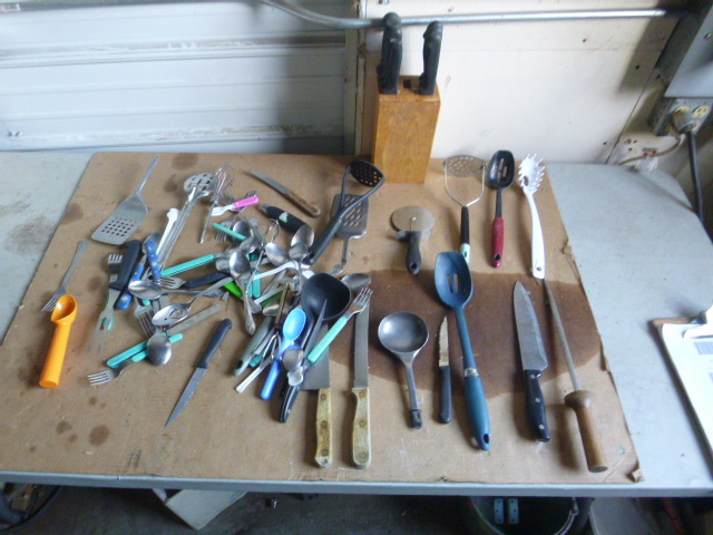 lot 213 image: Miscellaneous Kitchen Utensils