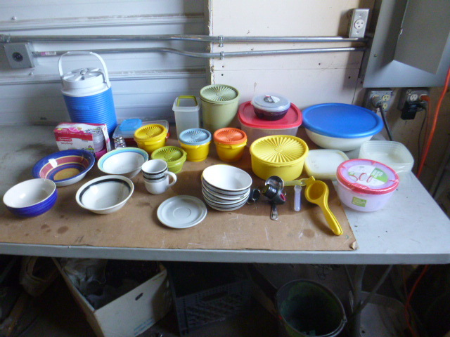 lot 214 image: Miscellaneous Kitchen Items