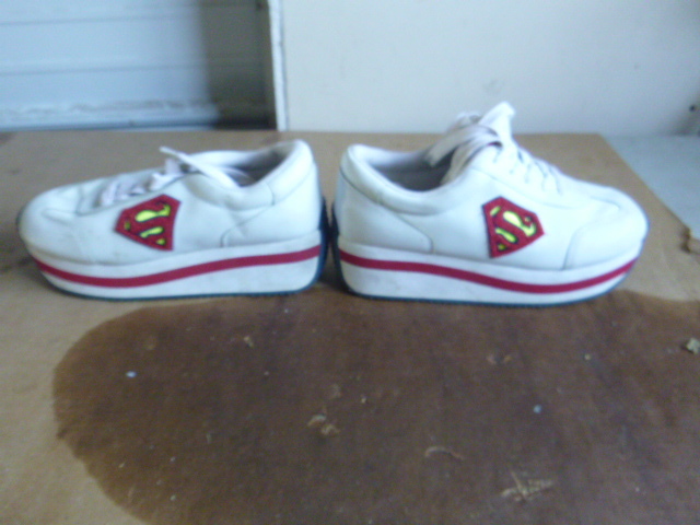 lot 215 image: Super Girl Tennis Shoes