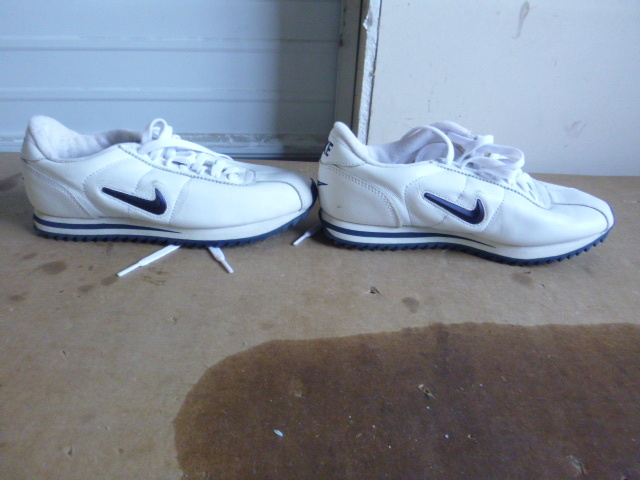 lot 216 image: Nike Tennis Shoes