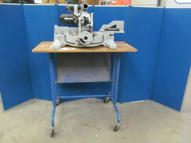 lot 2 image: Delta compound miter saw
