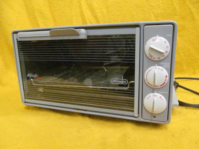 lot 4 image: toaster oven