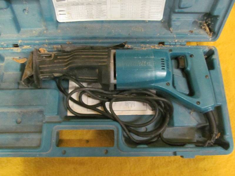 lot 13 image: Makita reciprocating saw