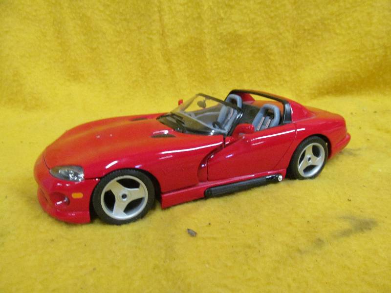 lot 14 image: 124 scale car