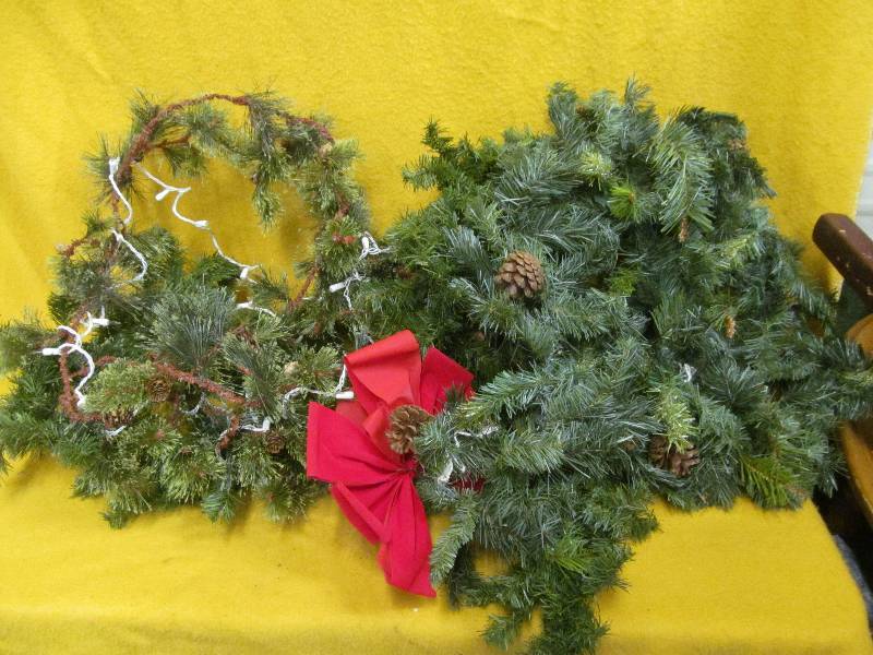 lot 21 image: xmas decoration