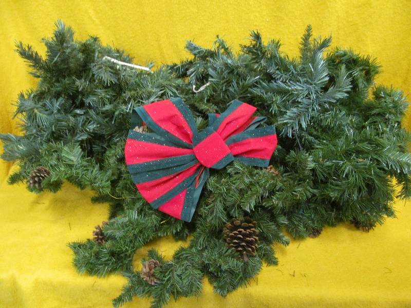 lot 22 image: xmas decoration