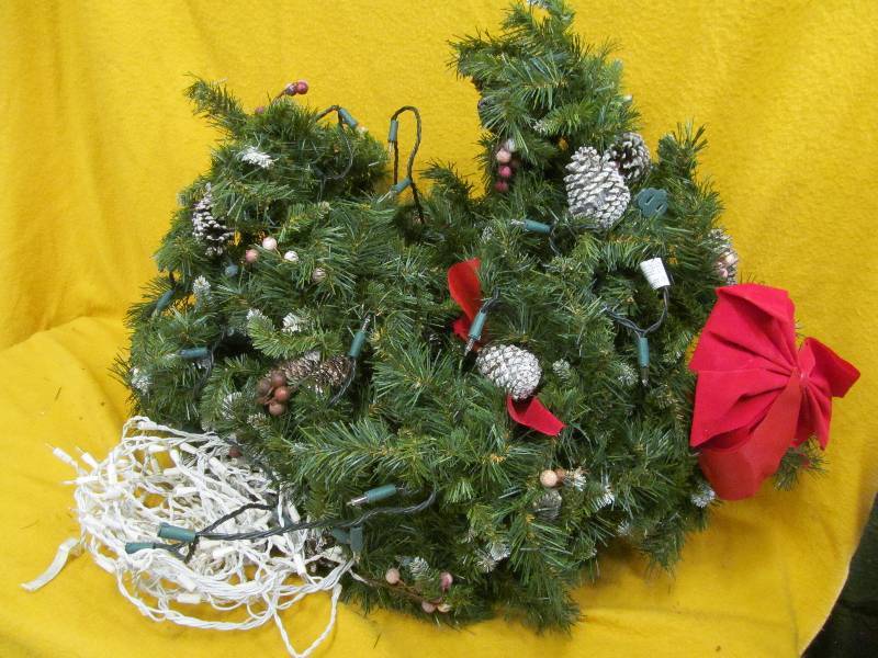lot 23 image: xmas decoration