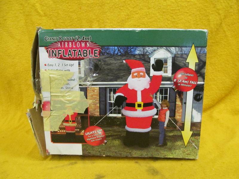 lot 28 image: holiday dcor