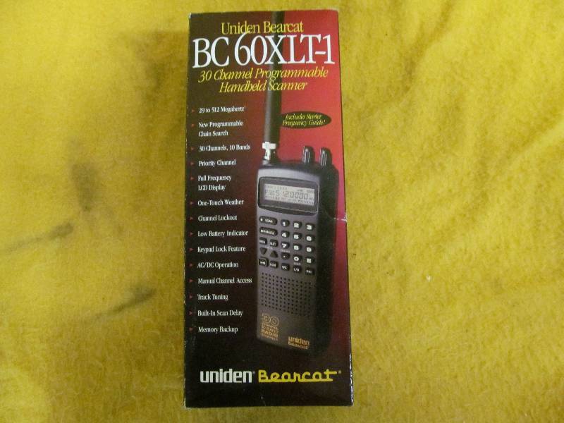 lot 29 image: Uniden scanner