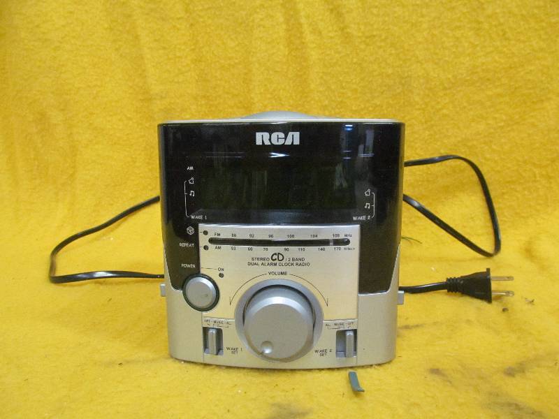 lot 43 image: RCA stereo