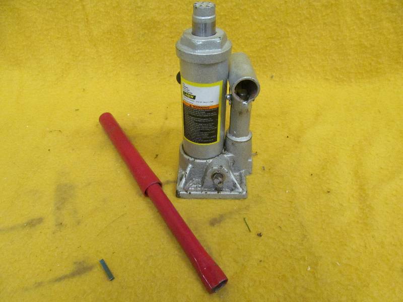 lot 49 image: Larin bottle jack