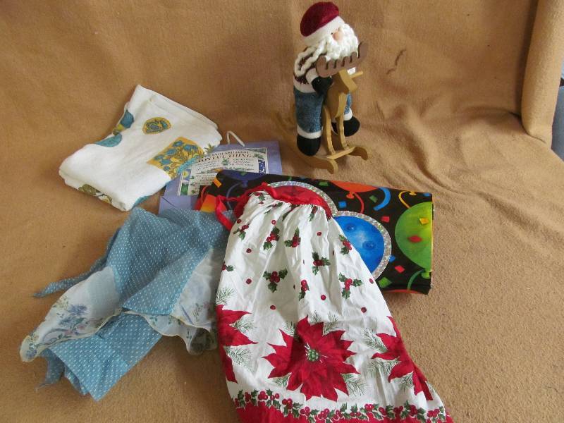 lot 69 image: Christmas