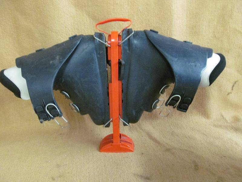 lot 81 image: Ski Boots