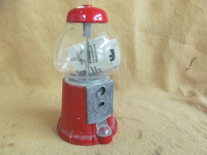 lot 85 image: Gum Ball Machine