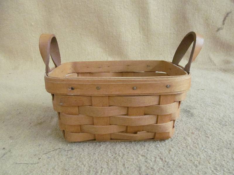 lot 89 image: Basket