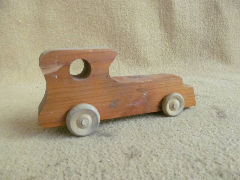 lot 106 image: Vintage Toy