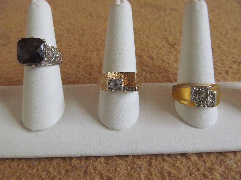 lot 126 image: Costume Jewelry
