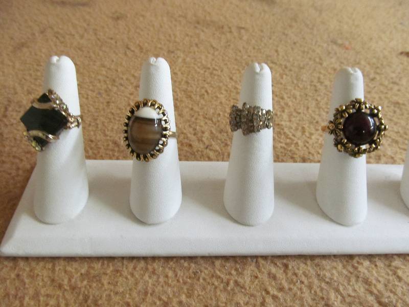 lot 127 image: Costume Jewelry
