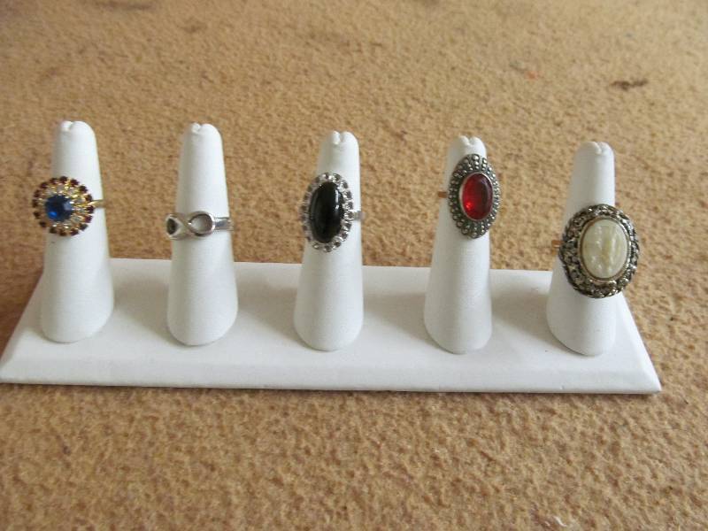 lot 128 image: Costume Jewelry