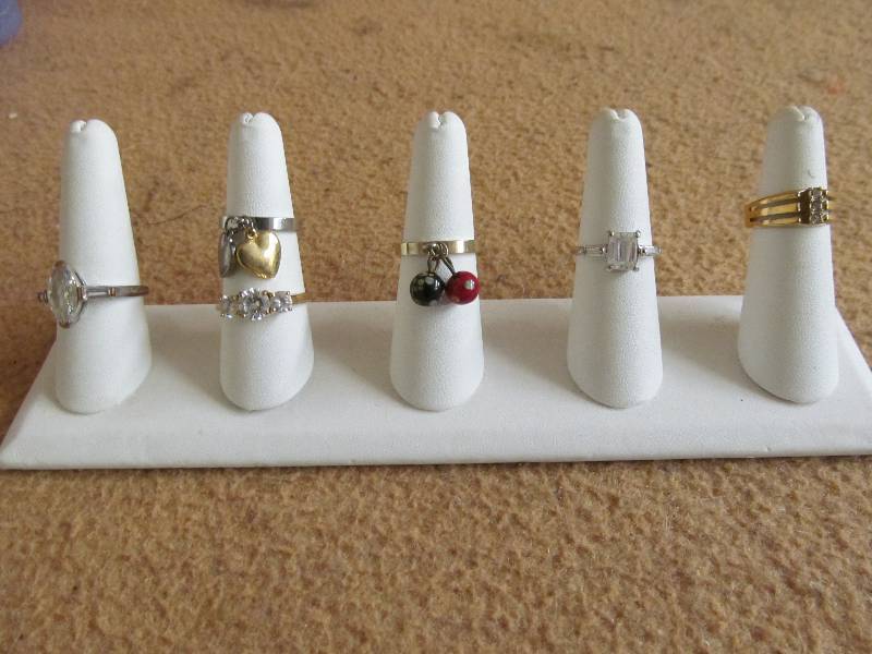 lot 130 image: Costume Jewelry