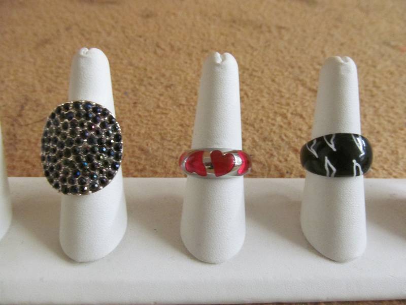 lot 131 image: Costume Jewelry
