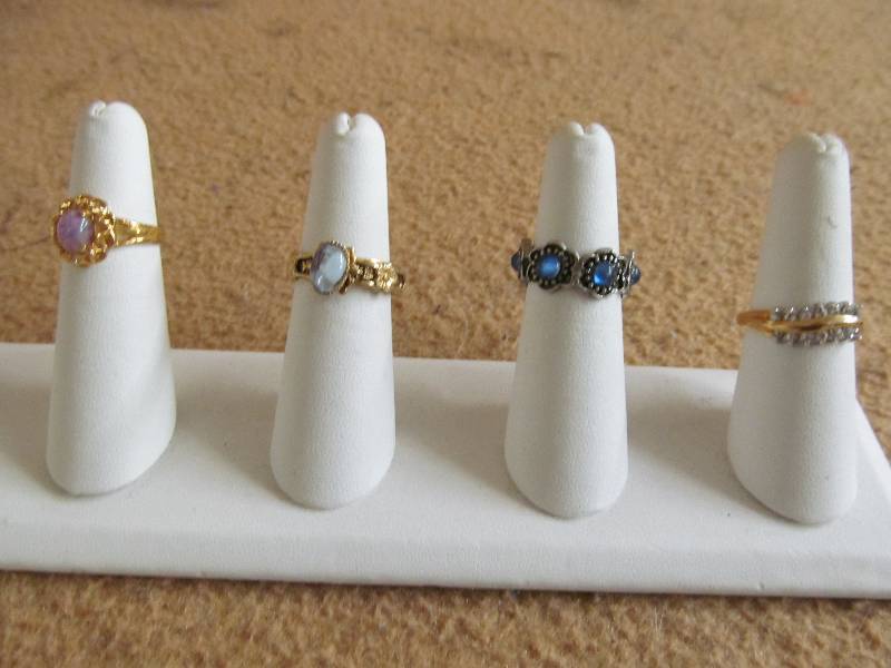 lot 132 image: Costume Jewelry