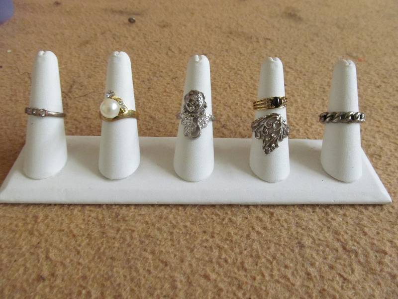 lot 133 image: Costume Jewelry