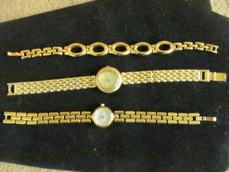 lot 136 image: Costume Jewelry