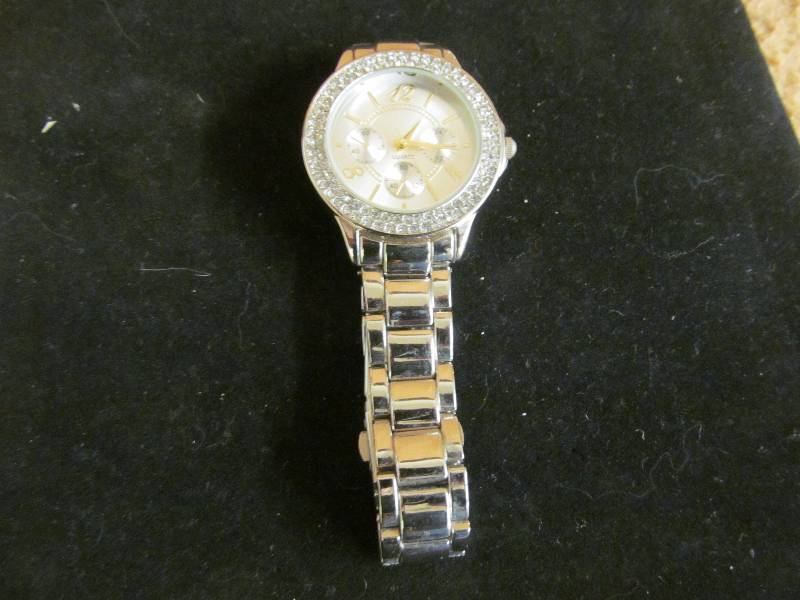 lot 141 image: Costume Jewelry
